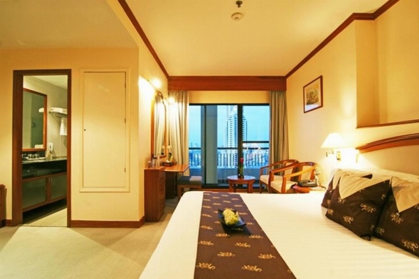 Grand Diamond Suites Hotel image 18