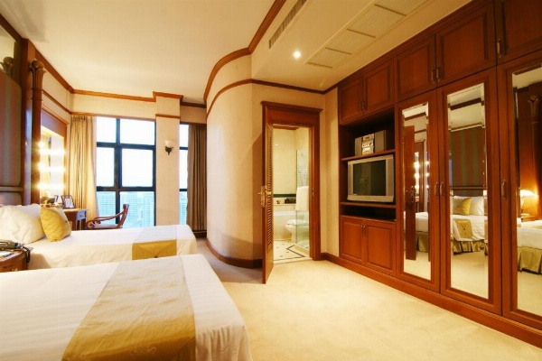 Grand Diamond Suites Hotel image 34